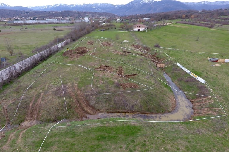 La pista e il paesaggio circostante